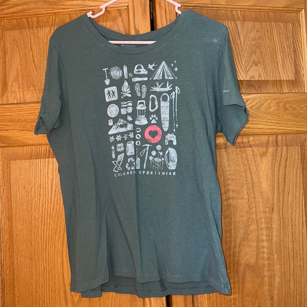 Brand new columbia women’s camping shirt. Size: XL